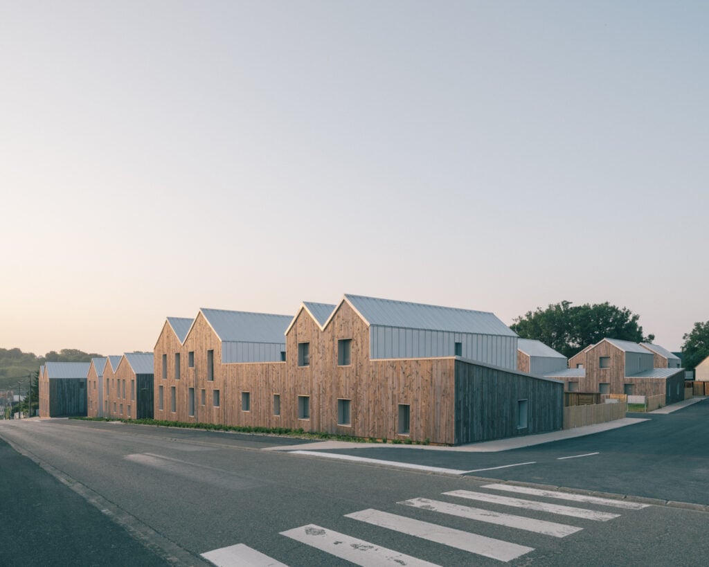 architecture construction en bois hde developpement durable sarthe montval sur loir toiture zinc transformer pour renover bonne echelle