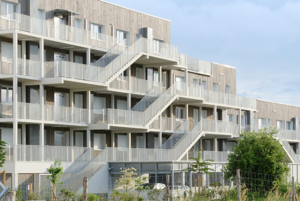 angers construction bois line up architecture plantady photographie coursive béton brutaliste bio-sourcé isolant paille béton bardage bois